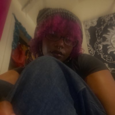 doggirlchaser's profile picture. 21 ☆ they/he | cool. sexy. misandrist. femme.