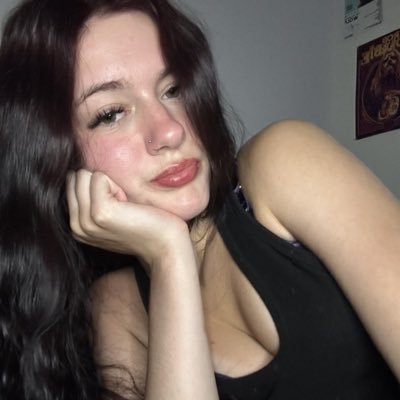mackenzieiria's profile picture. i'm free rn so you should dm me