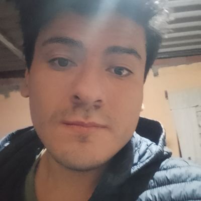 Soy un chico alegre , divertido me encanta conocer gente.
Amo bailar, el deporte , soy un chico muy amoroso y cariñoso.