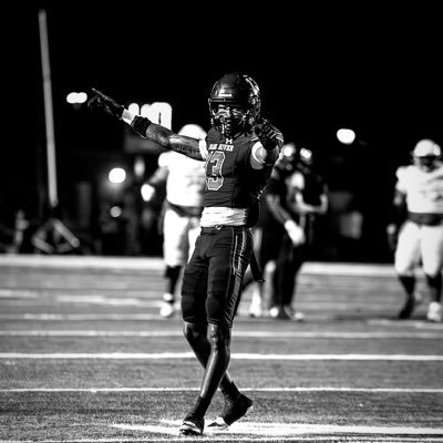 LiMike21's profile picture. Safety @PearlRiverFB💲 6’  175    40: 4.4