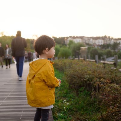 나오는 중이니 잡아 당기지 마세요.🧾