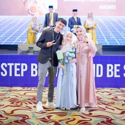 Pencari Ridho Allah..Suaminya Anggi Olivia.. Papanya Ashgia Naushafarin Nazilah & Muhammad Gylfi Aqeilfaaz Sheeran..

@Inter_id @ManUtd_id @Persib
