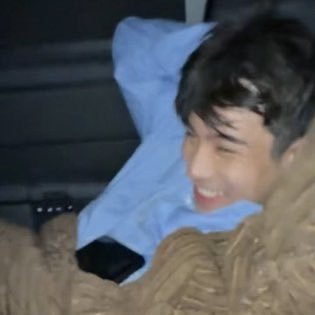 megskape's profile picture. mikbrent hanggang dulo 💜