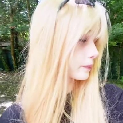 rosafabricada's profile picture. ε rose of yellow ε