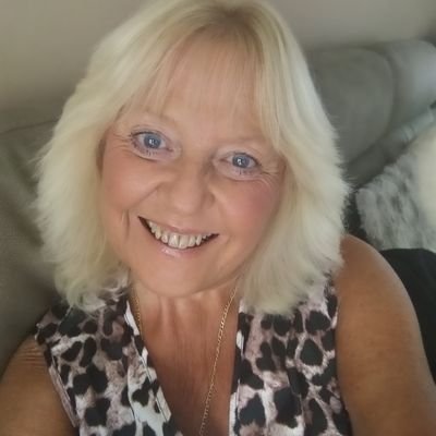 Mum and nan from Southampton England . Dementia specialist carer. Supports the saints😇 I've beaten Kidney Cancer💪🧡No Dms I won't reply ❤️
