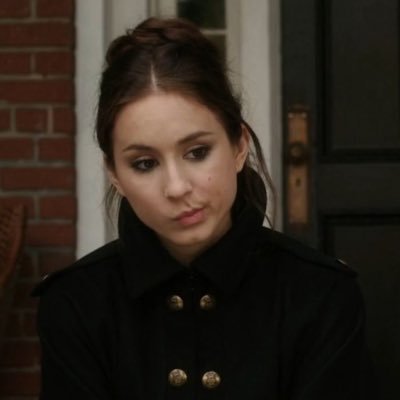 mayaenjoysfilms's profile picture. woman is a tree