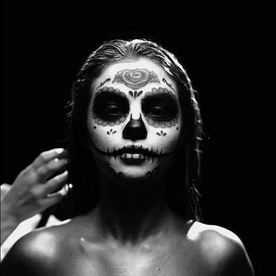 unluckyroses's profile picture. “I loved you as Icarus loved the sun” 🛐

 11.25.16