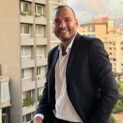 كاتب وصحافي لبناني