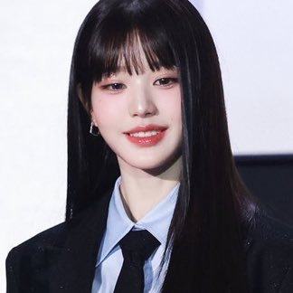 uxizn1112's profile picture. #아이브 밖에 안보여🩵