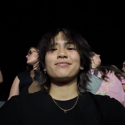 _meghanvang's profile picture. (ง’̀-‘́)