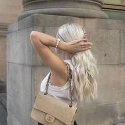 Awheaipat46710's profile picture. 