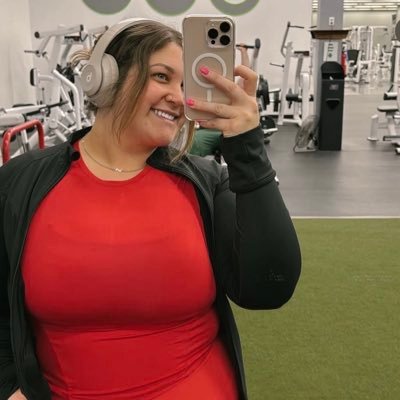 MariahNieves02's profile picture. 