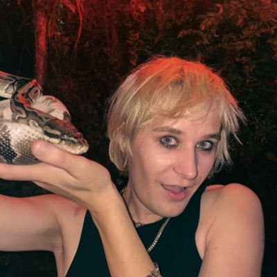 lils_expedition's profile picture. In my NEET grl era