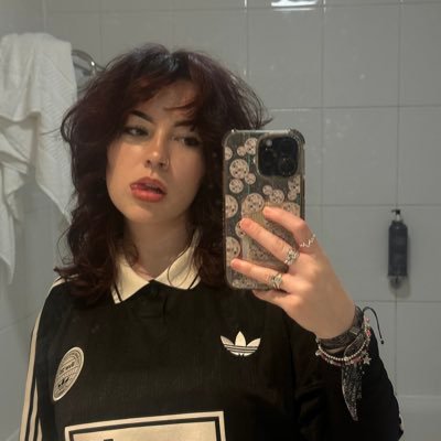 jenna_r01's profile picture. tough ol’ world baby