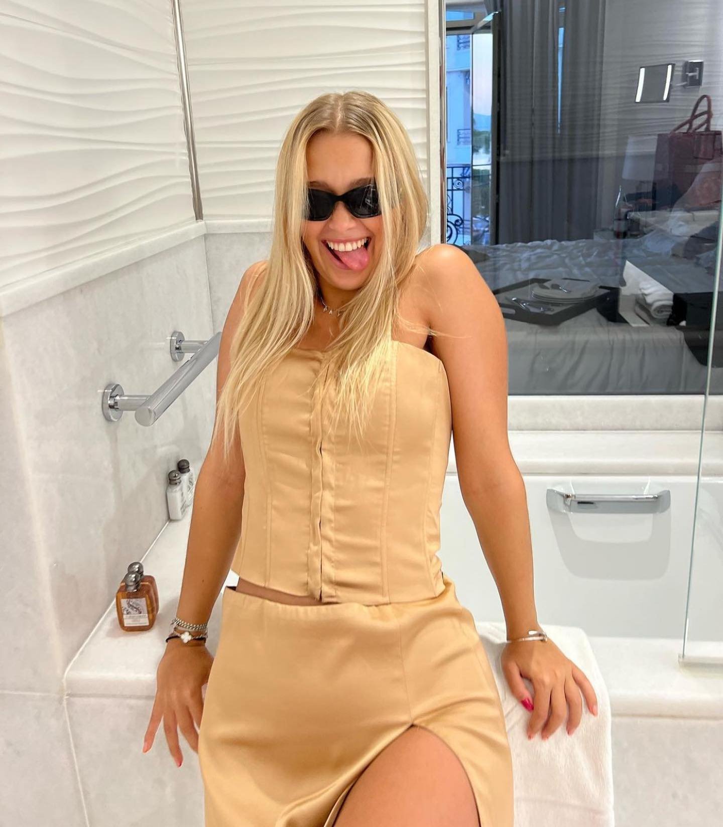 sirlynette's profile picture. 