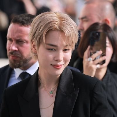 MonosFace's profile picture. 🩷💜💙