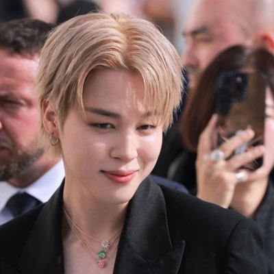 jinblackhairhot's profile picture. 🇮🇹 ARMY 💜 아미 방탄 소년단 👑 Jinkook ❤️‍🩹♥️