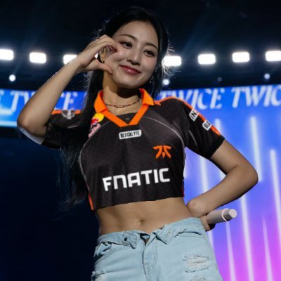 trashlani's profile picture. 🍭🐺🖤🧡