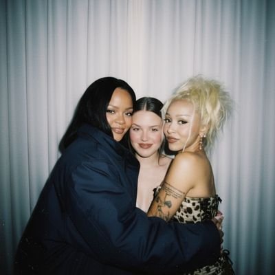 RihAnnaDojacat's profile picture. ⚓️🖤My soul belongs to Robyn Fenty. If you don’t understand my devotion, pray for discernment.