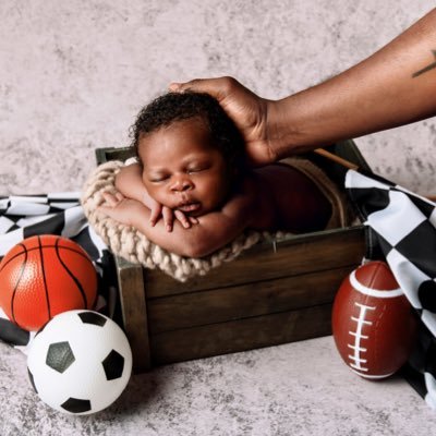 wharlay_'s profile picture. Dad 👨🏽‍🍼| Husband 💍 | Sport ⚽️🏀 |Fintech/Payroll 💻 🐞🕵🏾‍♂️ | Lifestyle 🥂