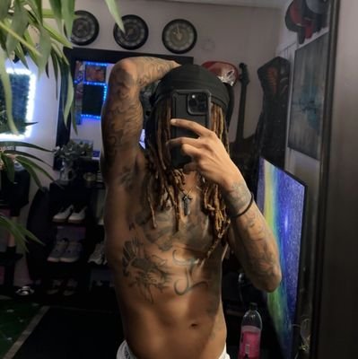 lonerboi22's profile picture. I don't care what you think about me 😏🤪