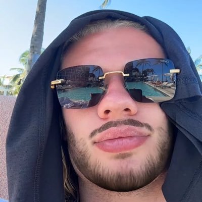 ymbuer82's profile picture. 