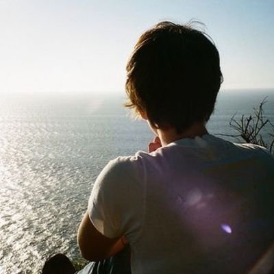 v1ezta's profile picture. 