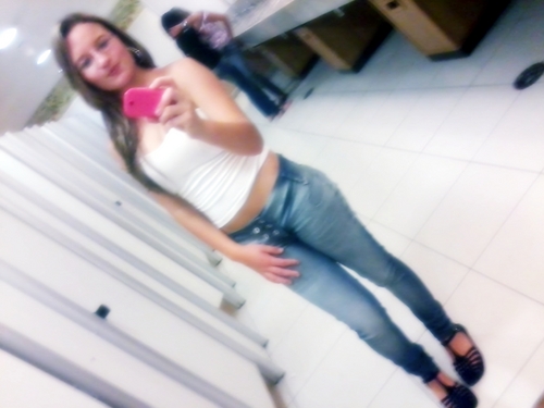 Jennifer , 13 anoos , 30/05 . Antes de mim criticar mim coonheça primeiroo ý . siiga-me ? Maaliiciosaa e mtmt beeim intenciionadaa rs' 8'