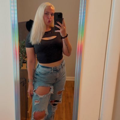 halliealyssa_'s profile picture. 