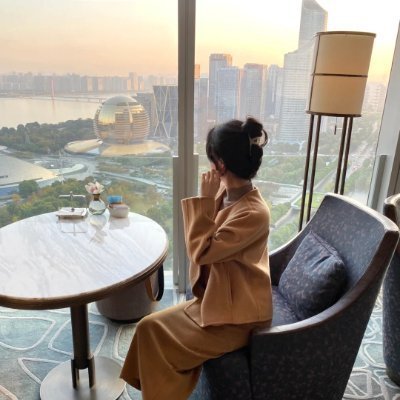 alidoz27's profile picture. Curl up on the sofa watching movies on a rainy day—simple happiness🌧️🎬