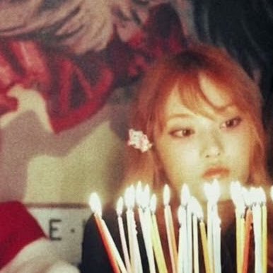 newgirlonblack's profile picture. 