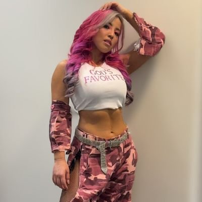 GlamorousVcnus's profile picture. Everyone wanted Mina now you have me. | Parody