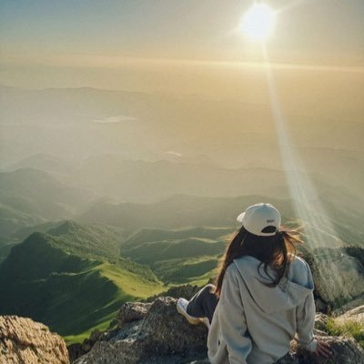 bhrdlv's profile picture. شرقیِ غمگین :(