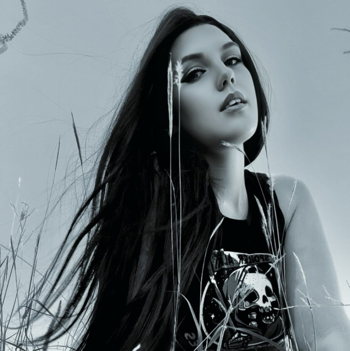 SamanthaWmodel's profile picture. I am a model, artist, and photographer.