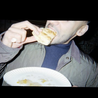 toootadootz's profile picture. sharing house with a fascinating stranger is one of life's true delights