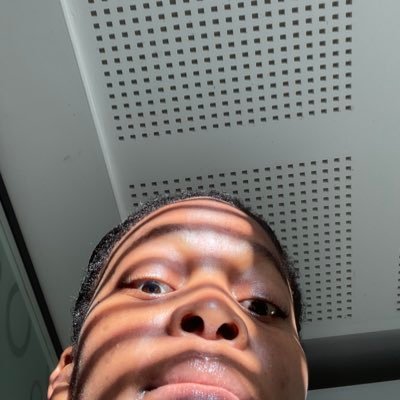 simmzyxngubeni's profile picture. Mermaids are real