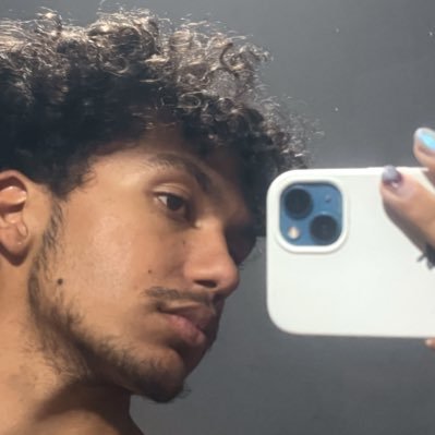 geabeerreieele_'s profile picture. latino de minas gerais. contraditório, confuso e birrento 🧑🏽‍💻🎨 (2/4).