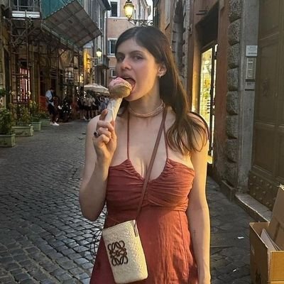 xAADaddario_'s profile picture. Sis of 2.  I do consider myself to be a smart, tough girl. Not real Alexandra Daddario.  FL/RP. | Crushing  on @MeditatingMVP | MDNI | Mama to AJ. |  +21