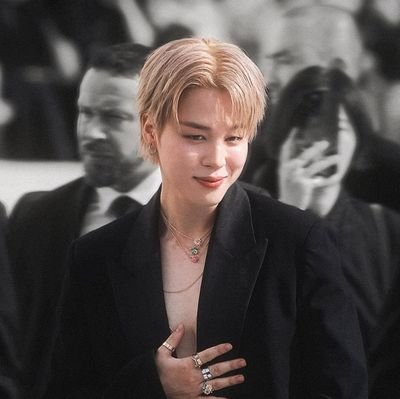 mttvgaab's profile picture. 💯 vergonha 
— fã do @bts_twt, @luansantana e do @FerrugemOficial — 🏳️‍🌈 ele