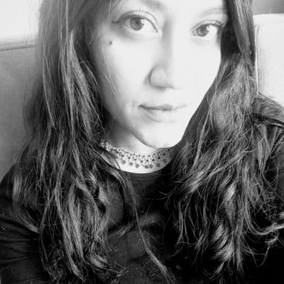 Qu'on acusse personne de ma vie.
Provinciana.
Docente de Humanidades e idiomas.
Traductora literaria amateur ✍🏻
