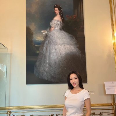 NinaC1479's profile picture. Confident soul. 👸 Global mind. 🧠
📍 Singapore | ✈️ Vancouver | 🌏 Citizen of the world 📊 Luxury marketing pro. Be human, be compassionate & be kind 💖💖