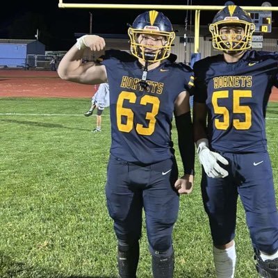 //Jackson Hart//(2026)-5'11- 190 lb(Linebacker💨-D-End) 3.6 GPA // 23A.C.T. 1st take//henley high school Hornets//💙💛275 bench//500x3 box squat//