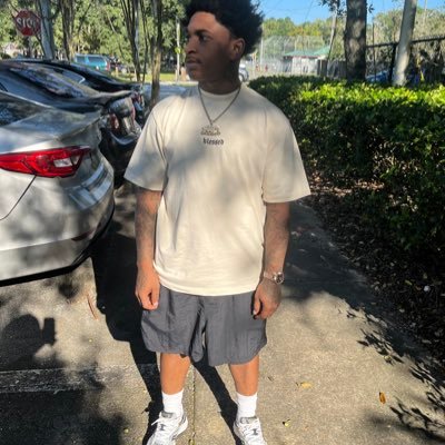 mwtwo5's profile picture. Money junkie$ unknown weirdo✌🏾LL25