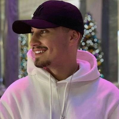 6wyqNk's profile picture. 3. Defender who loves a clean sheet more than a night out.