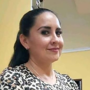 سامع صراخى وحاسس بقلبى حتى وإن كانت دموعى عالخدين مطمن إنك معايا وناقشنى عالكفين ✤❤️‍🩹