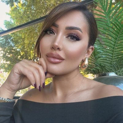 Sonsuz gökyüzü altında, Vefayı kuşlar alıp gitmiş..                                  instagram : films_aysen