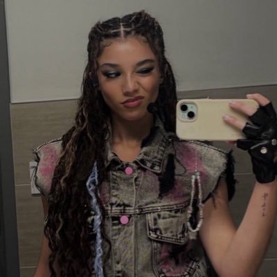 of_red1122's profile picture. 22 adhd #descendants autism