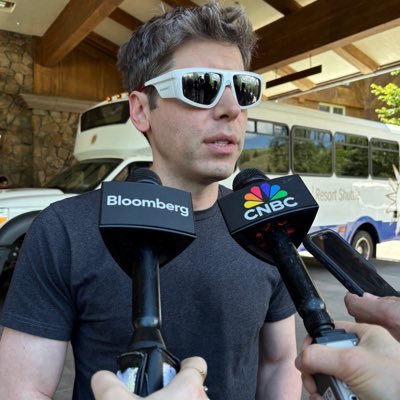 hugochamb's profile picture. 