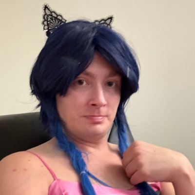 1shadowhisperer's profile picture. 