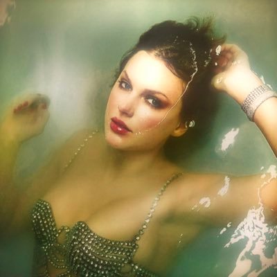 actualIymax's profile picture. the life of a showgirl.